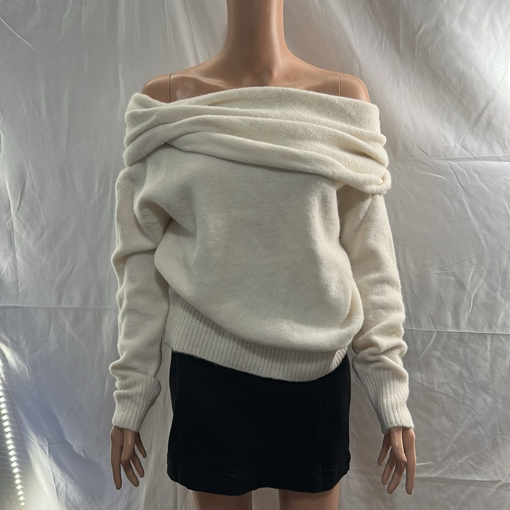 GIUSEPPE DI MORABITO Off The Shoulder Sweater in White new alpaca wool